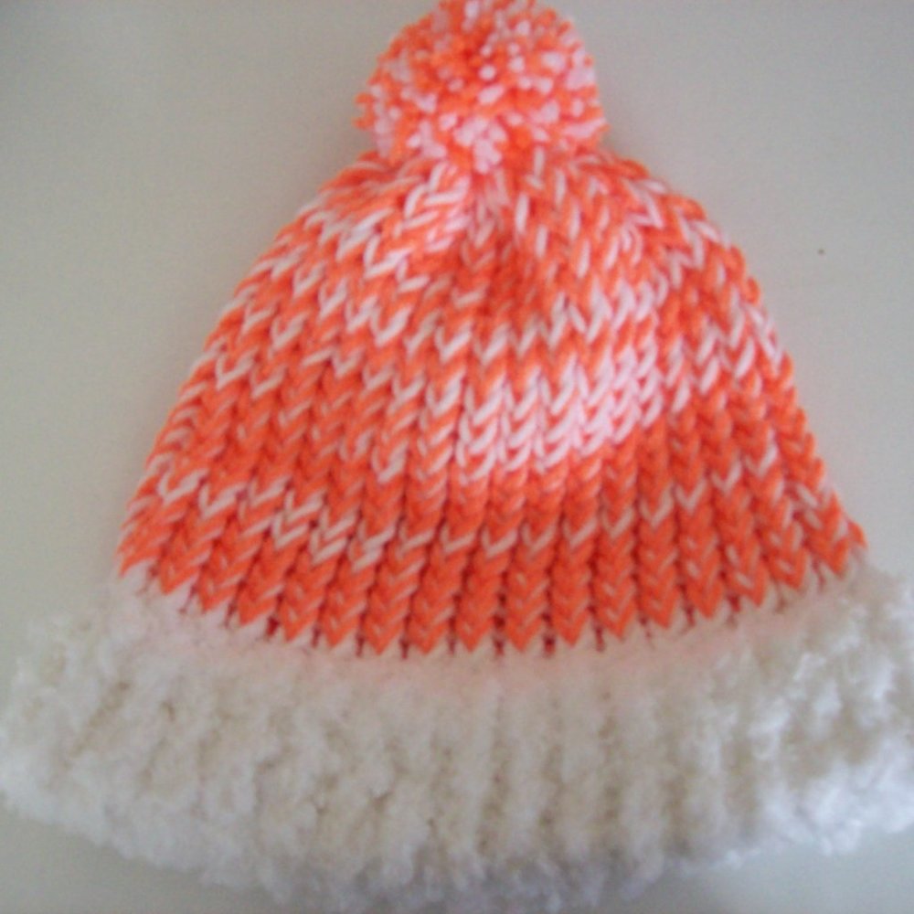 Girl's  Hand knit hat.